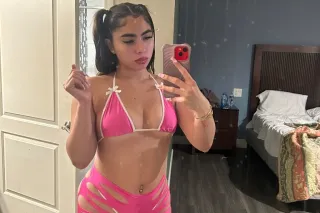 Sexy latina - Image 3
